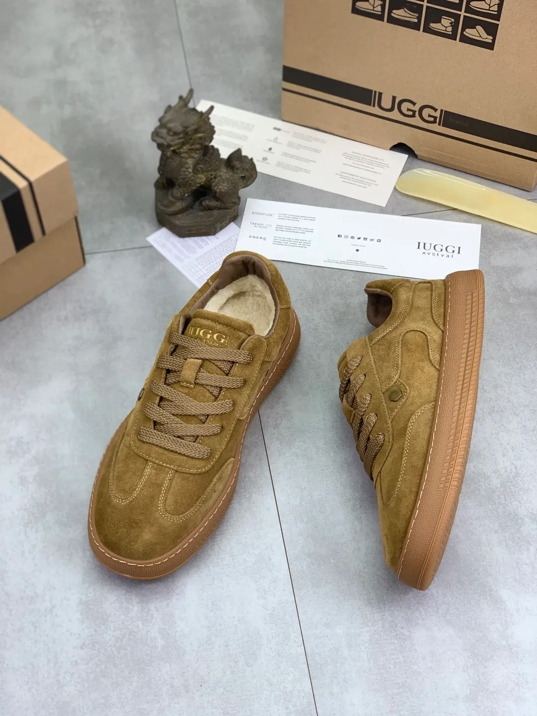 Men's shoes 💰P520 New arrival 🆕🆕🆕 26 new IUGGI men's moral training shoes Winter lace-up low-cut casual men's shoes Outer layer of cowhide, rubber outsole, lining with wool, comfortable and breathable💯 Versatile winter essentials👌 Transform your feet into the brightest "boy"❗️ Size: 39-44 Three colors